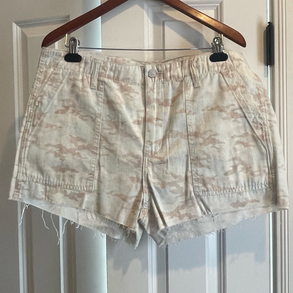 Joe’s Camo Shorts Light Neutral Tan 34 Workwear